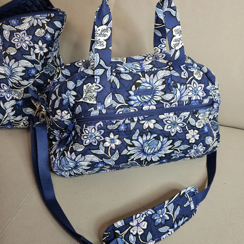 Vera Bradley Navy Blue Floral Quilted Travel Bag - Picture 1 of 16